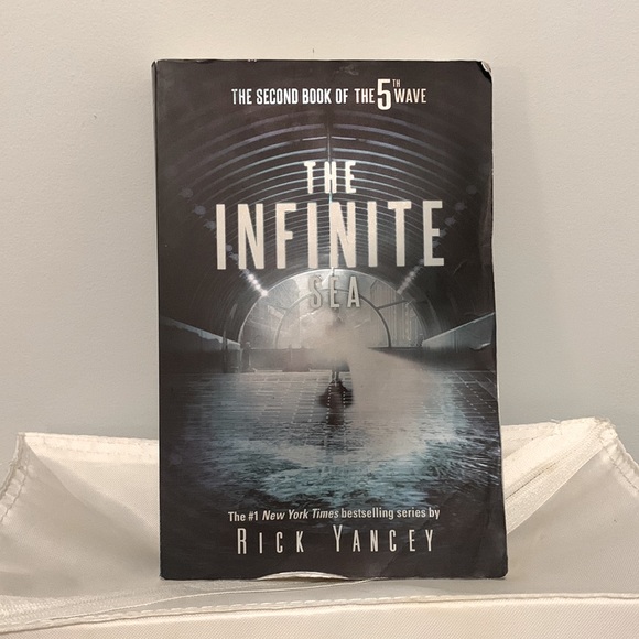 The 5th Wave Collection - Picture 3 of 4